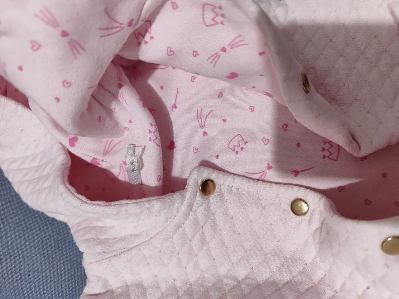 Macacão grosso dupla face bebê menina M 4 meses  - Foto 4