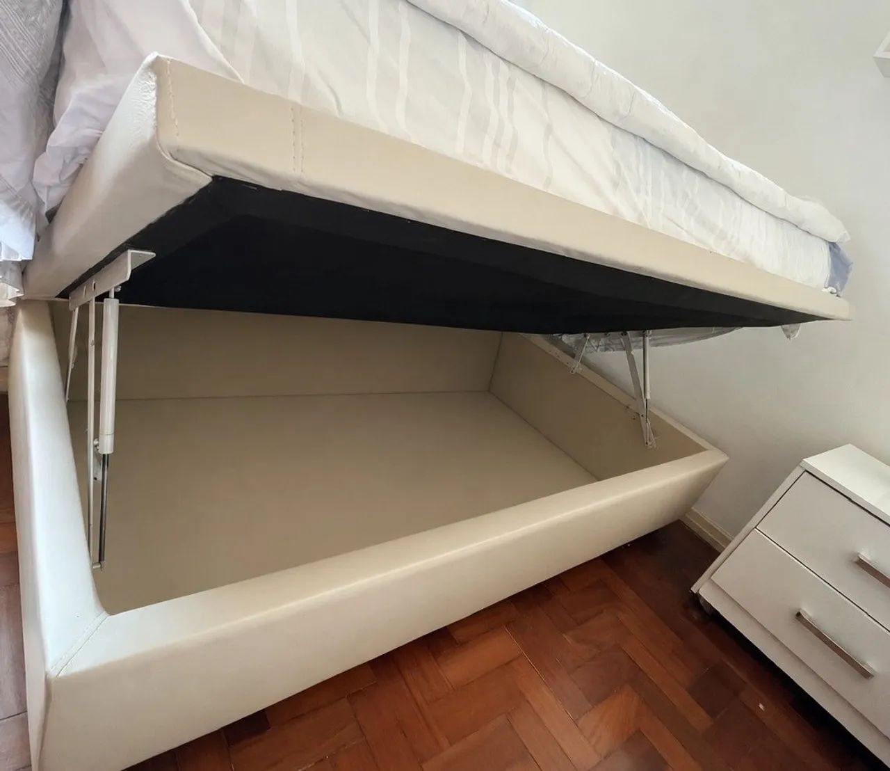 VENDO CAMA BOX (BAÚ) SOLTEIRO EXTREMAMENTE NOVA - Foto 4