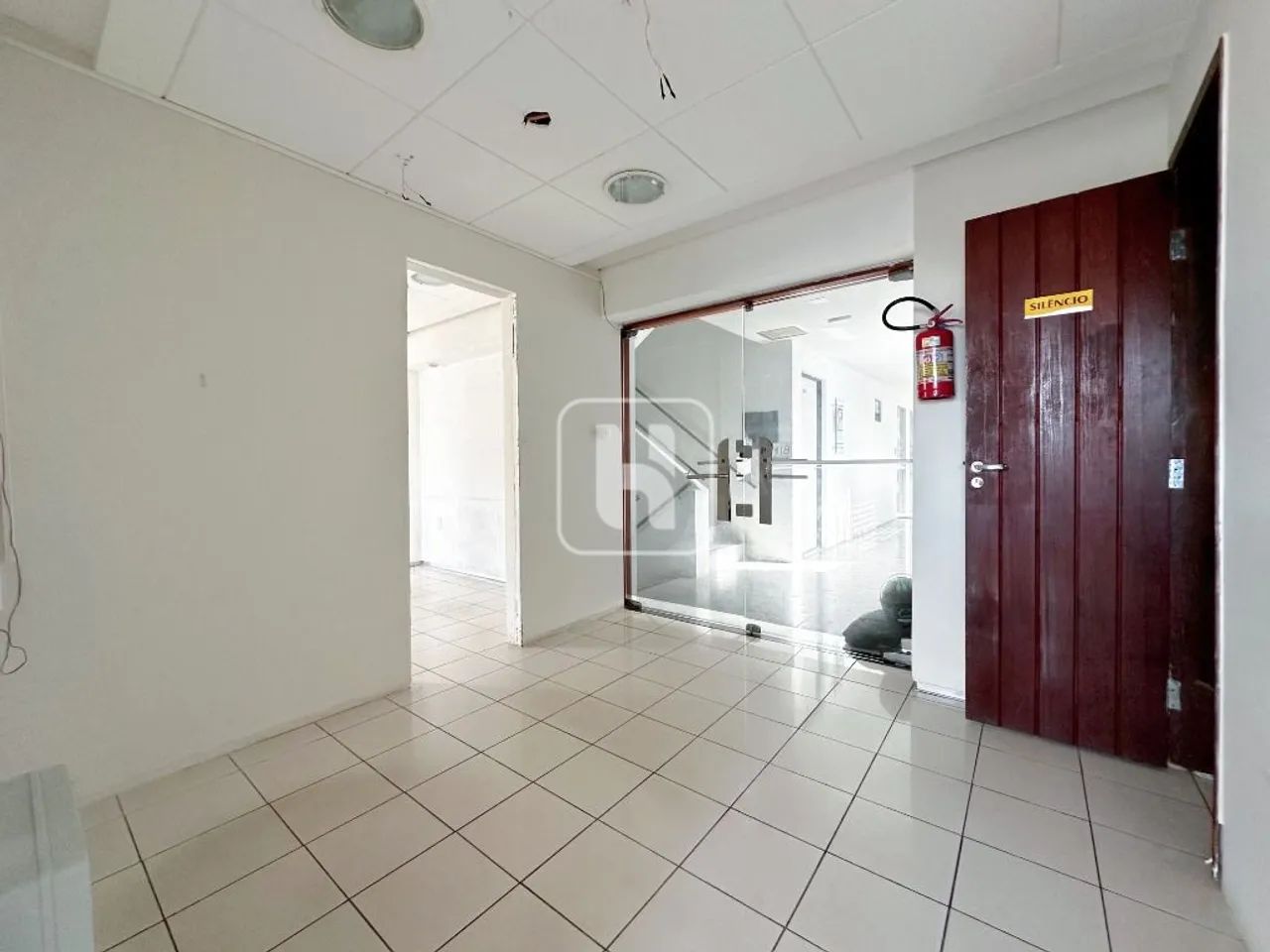 SALA COMERCIAL NA PRINCIPAL DE TAMBAÚ - Foto 4