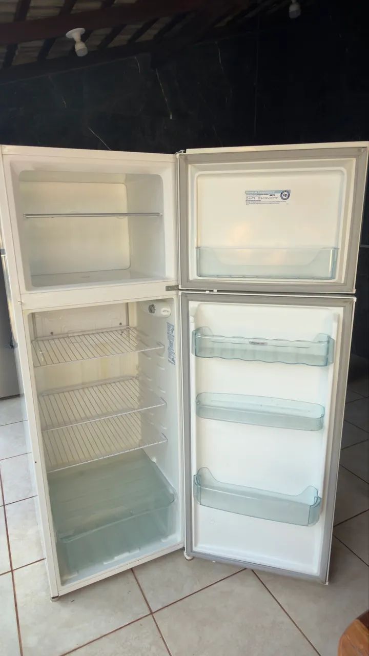 Geladeira  eletrolux 336L - Foto 5