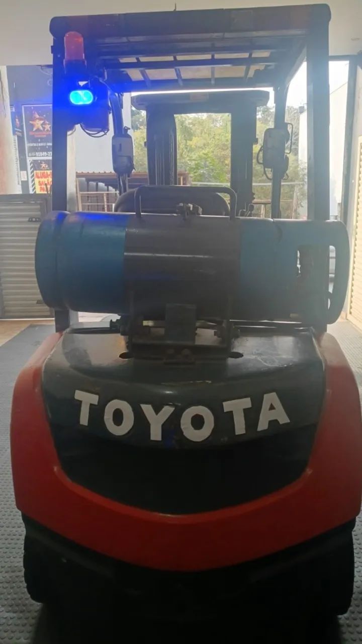 Empilhadeira Toyota 2.500 Kg 8FGU25 - Foto 6