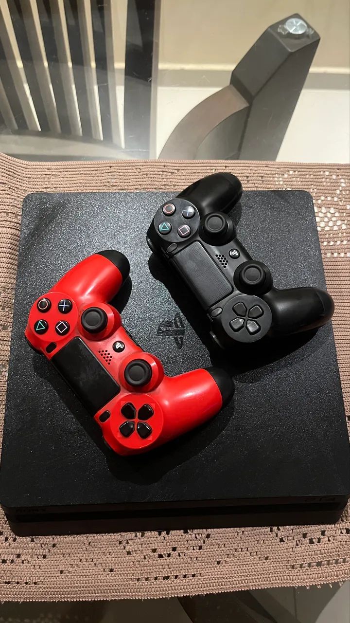 PlayStation 4 Slim 