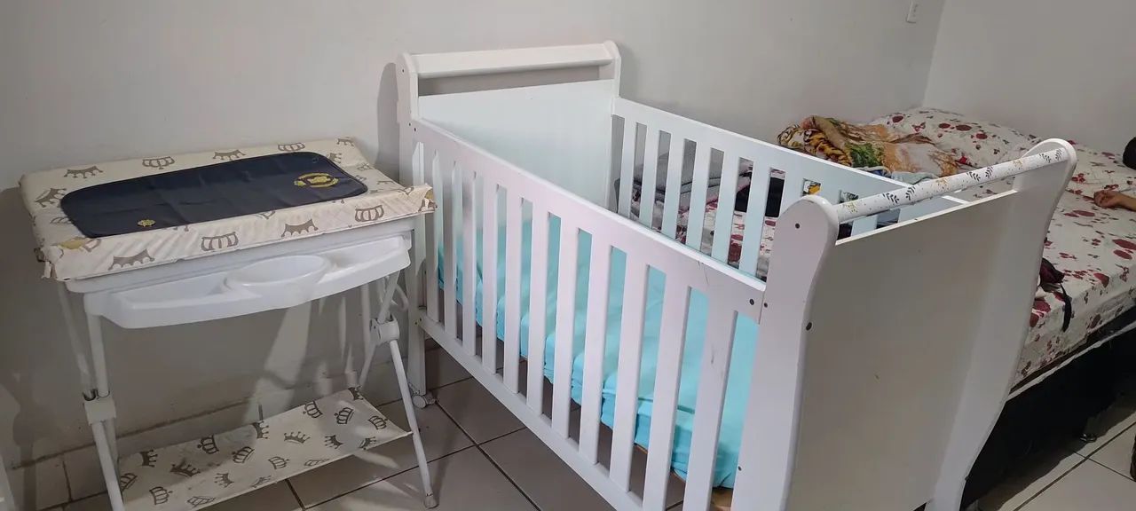 Berço mais colchão e trocado com assento  - Foto 2