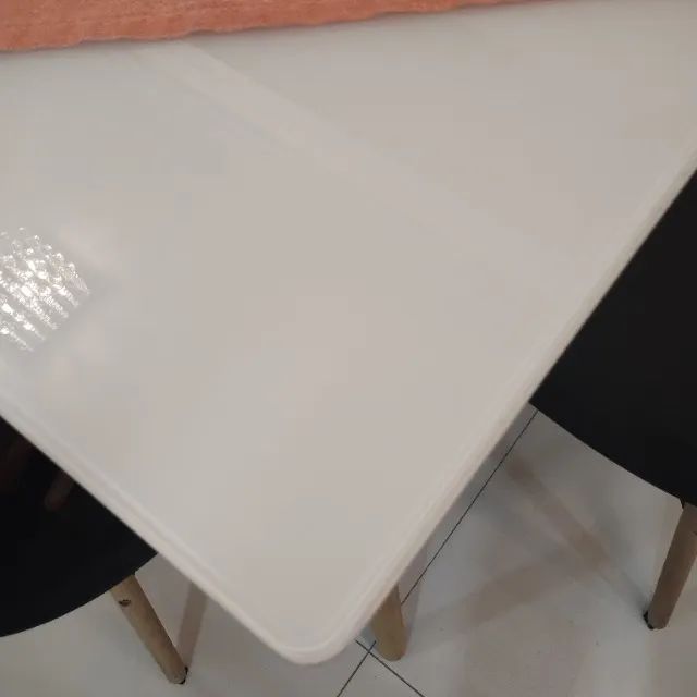 Mesa de jantar quadrada com tampo em vidro  - Foto 3