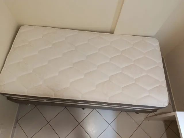 Moveis de Quarto - Cama, Guarda-Roupa e Escrivaninha - Foto 3