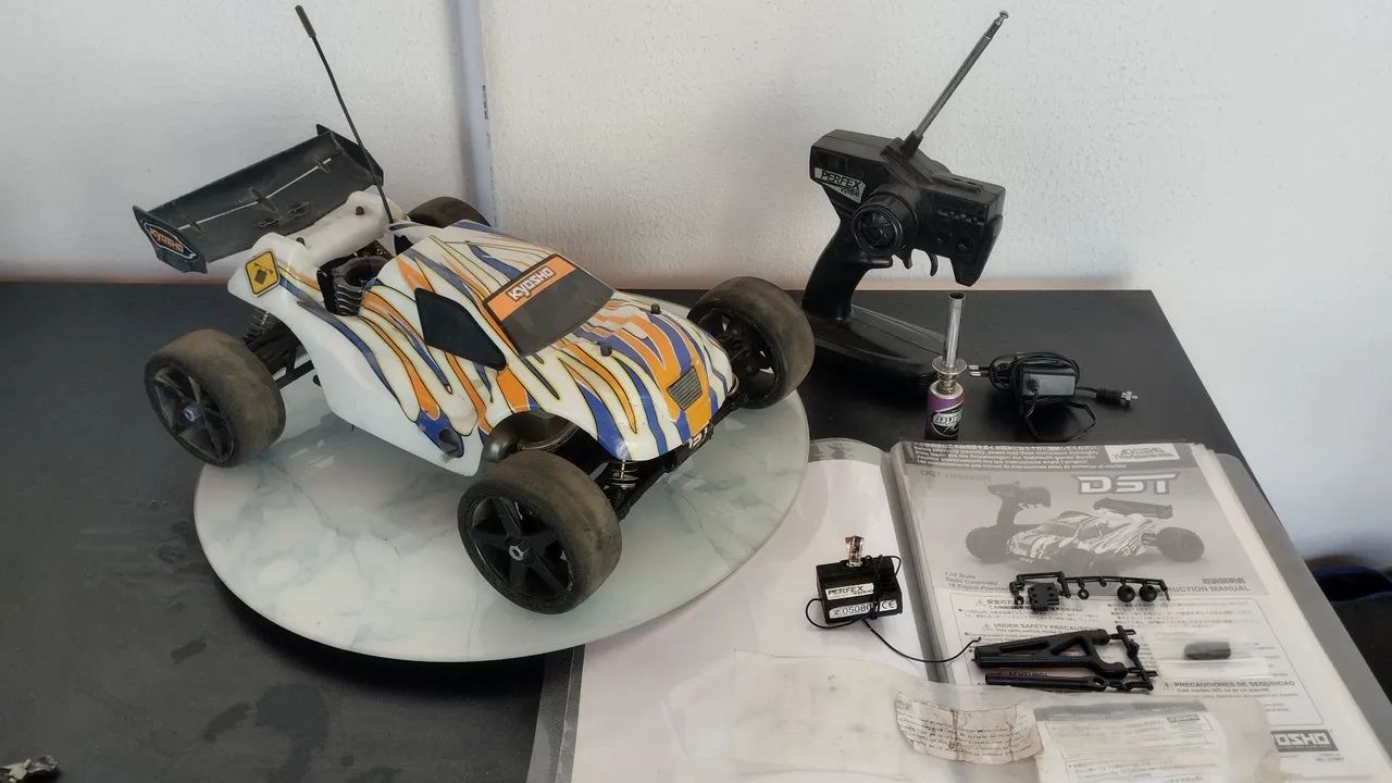 Automodelo Kyosho DST nitro Com motor Zero. 