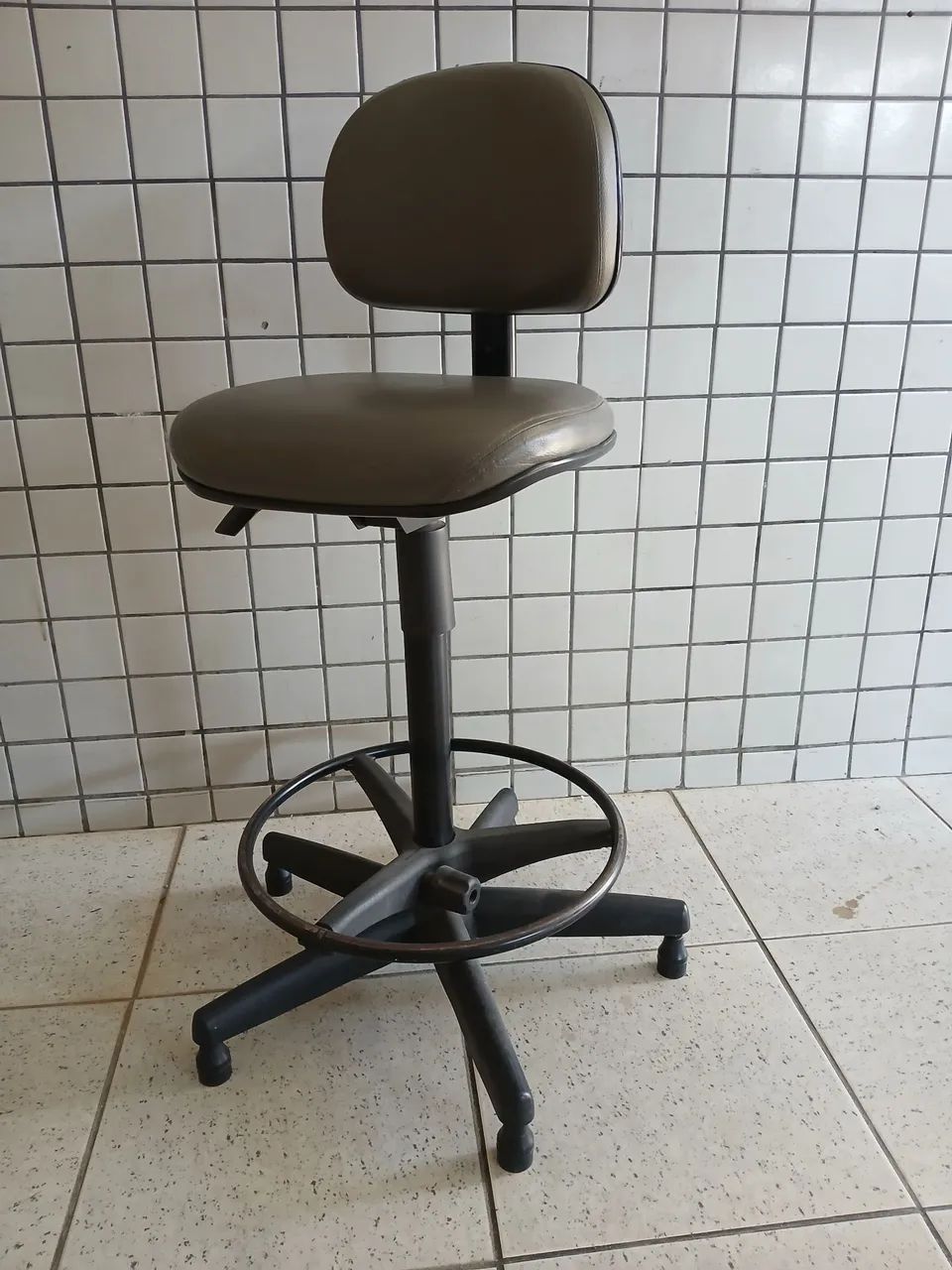 Cadeira giratoria de balcão 