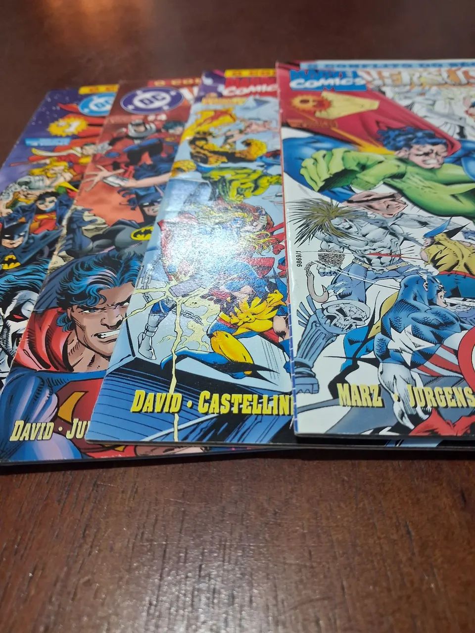Hq Marvel x DC, O Conflito do Século - Livros e revistas - Barra