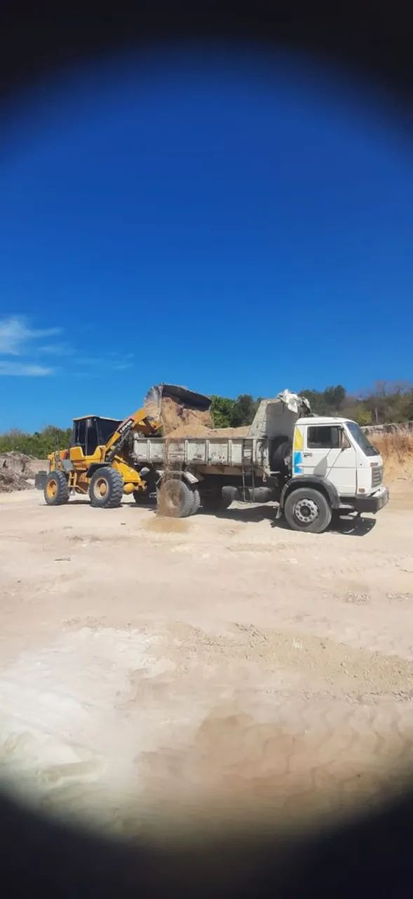Caminhões e caçambas disponíveis para locação e serviços diversos - Foto 4