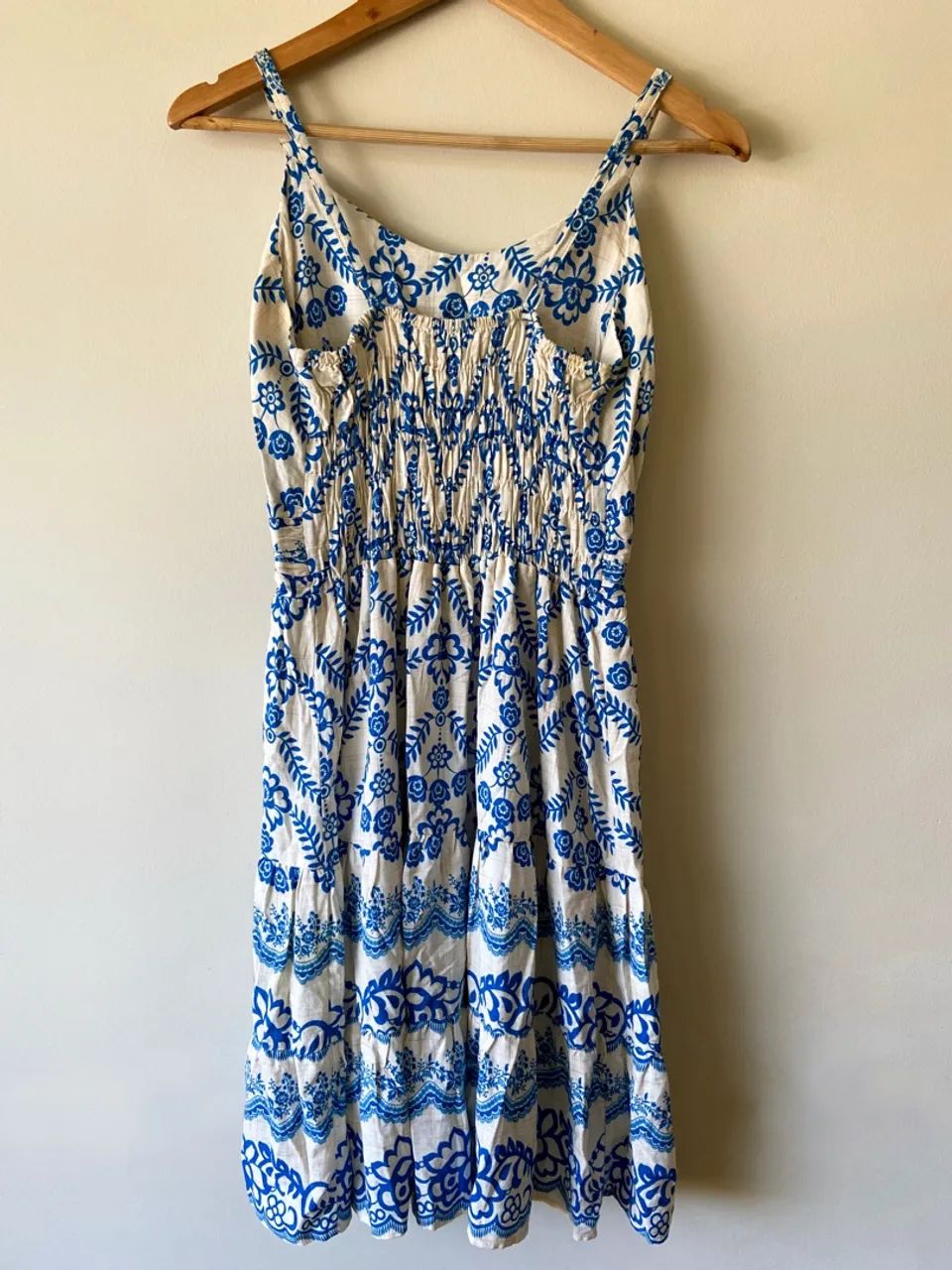 Vestido estampado azul e branco - Foto 3
