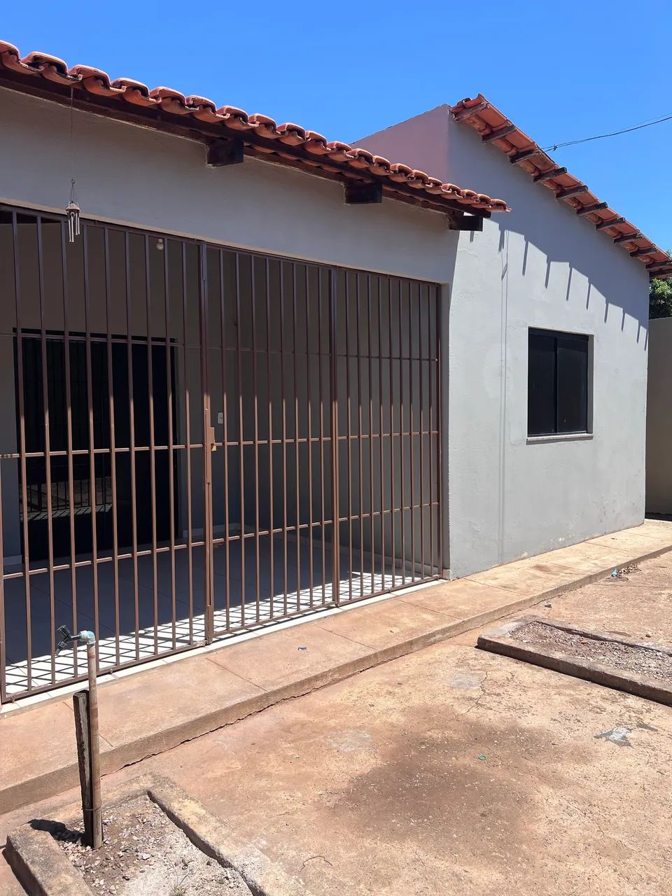 Alugo casa Aureny III 
