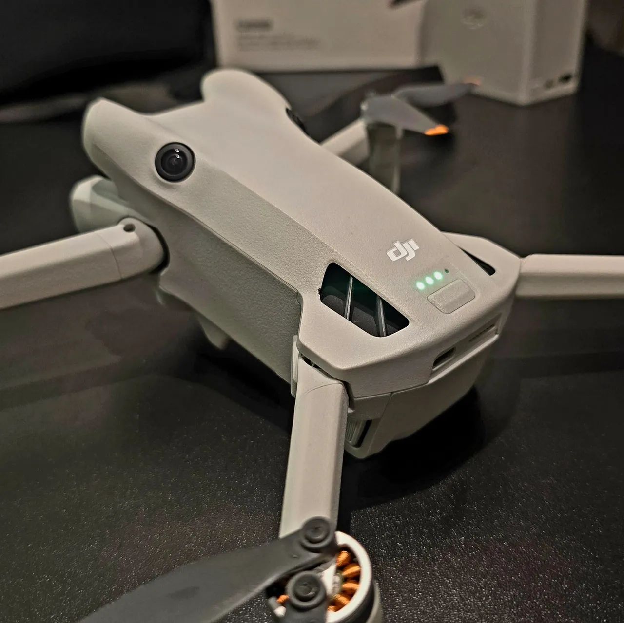 DJI Mini 4 Pro  Fly More Combo Plus (RC 2 - Controle com tela) - Foto 4