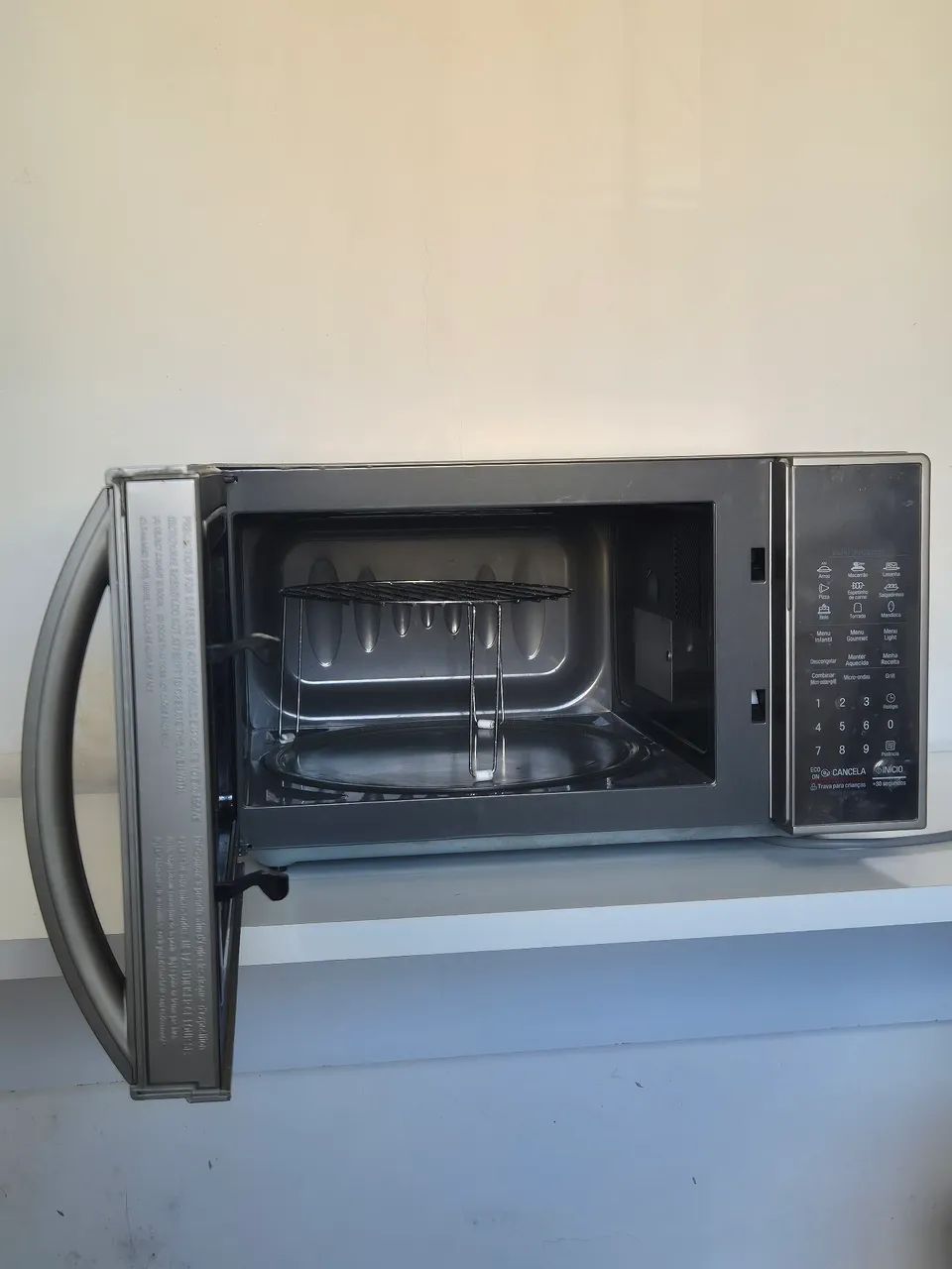 Micro-ondas LG 17L espelhado cinza  - Foto 4