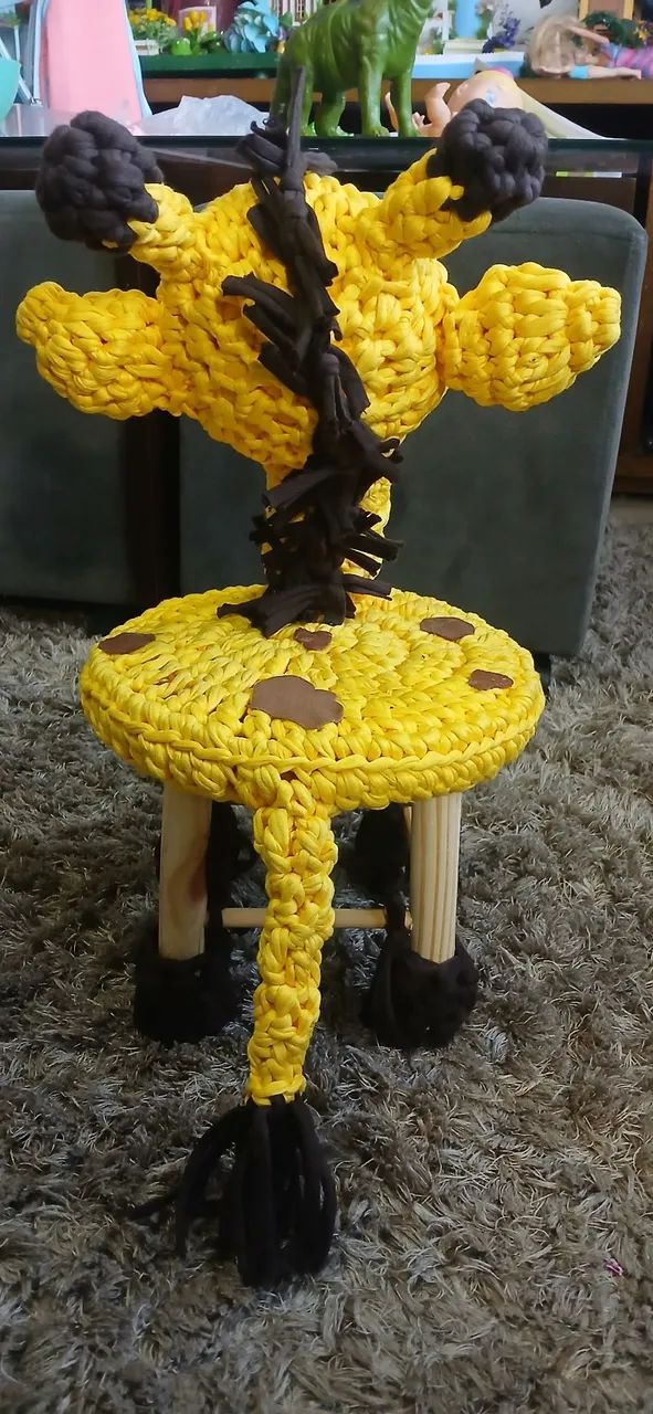 Banquinho  Girafinha em crochê completo  - Foto 5
