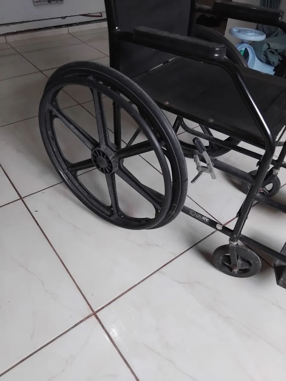 Vendo Cadeira de Roda Prolife - Foto 4