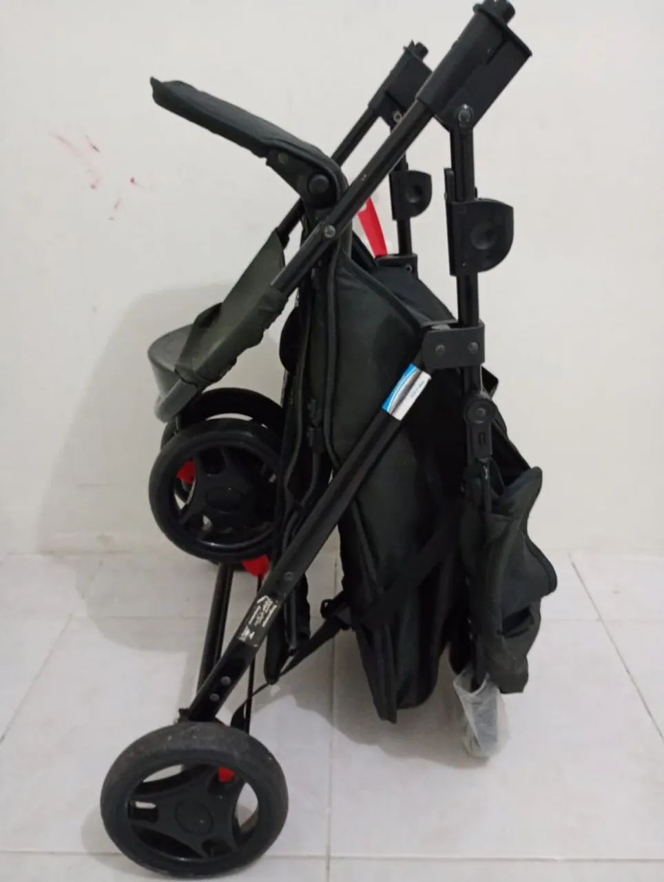 Carrinho de bebê Preto em perfeito estado - Foto 5