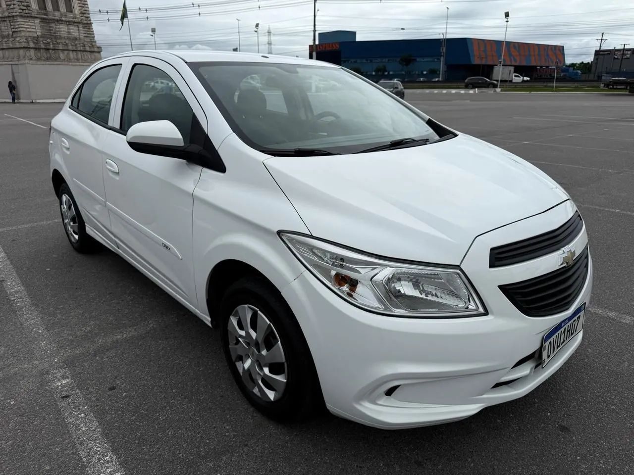 Chevrolet Onix Hatch LS 1.0 8V Flex Power Mec. 4P 2015 - Foto 2