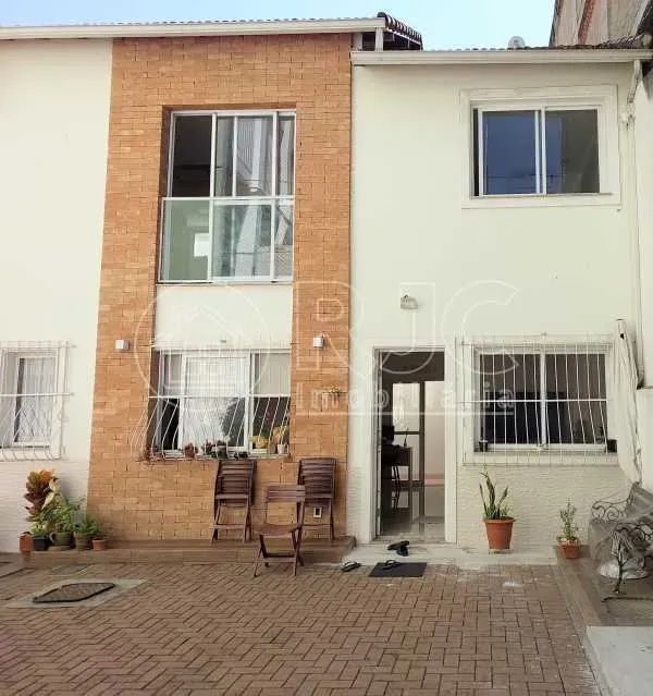 Casa de vila duplex , 02 quartos e área externa