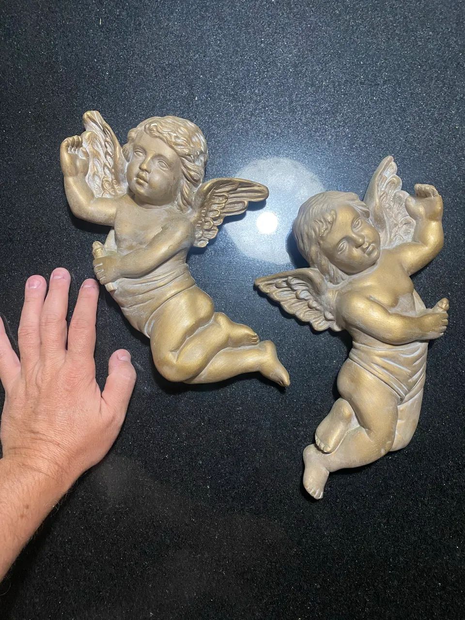 Par de Anjos Decorativos de Parede - Estilo Clássico / Dourado