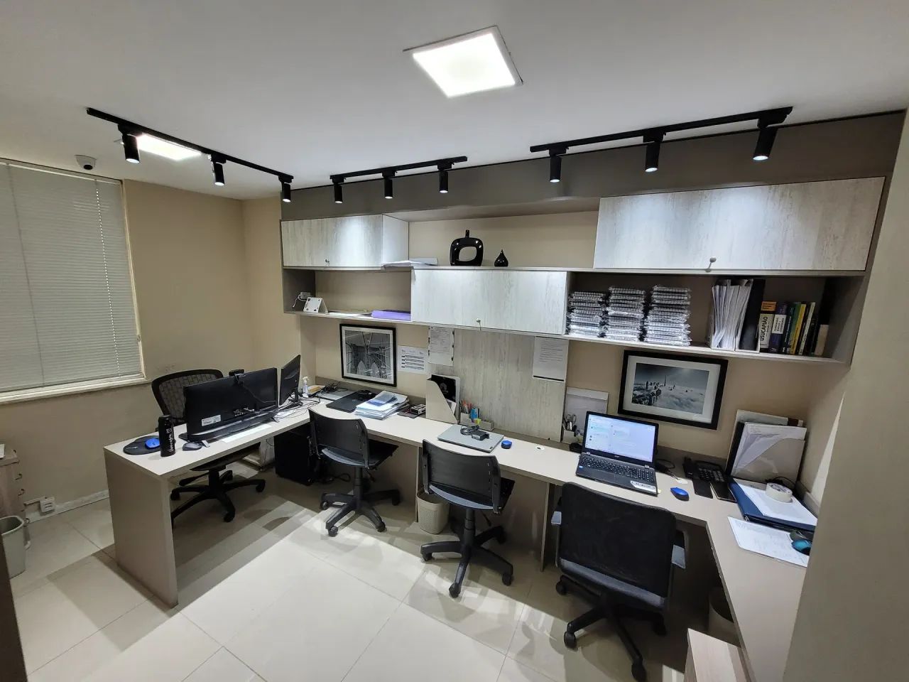 Sala mobiliada para alugar no Condomínio O2 Corporate & Offices!