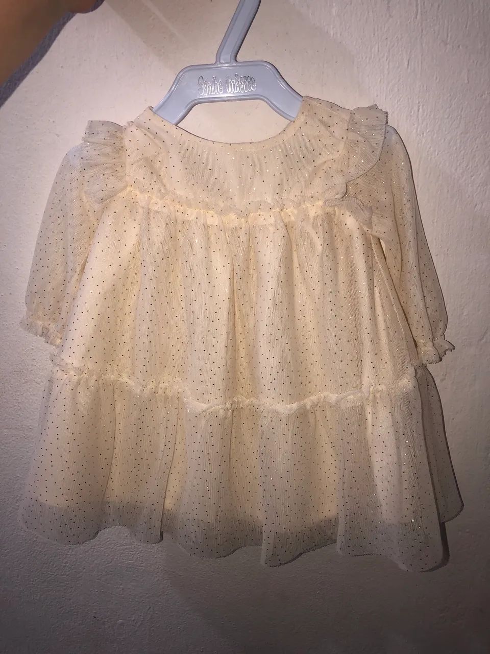 Vestido modelo evasê com tule de poá bege Carter?s, 3M usado apenas uma vez  - Foto 6
