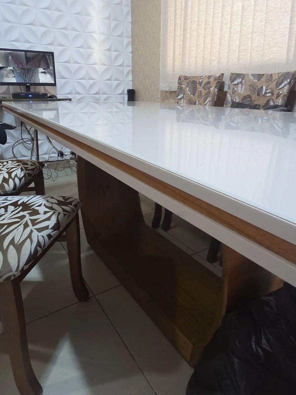 Mesa jantar 6 cadeiras madeira maciça com vidro Grosso de primeira  - Foto 2