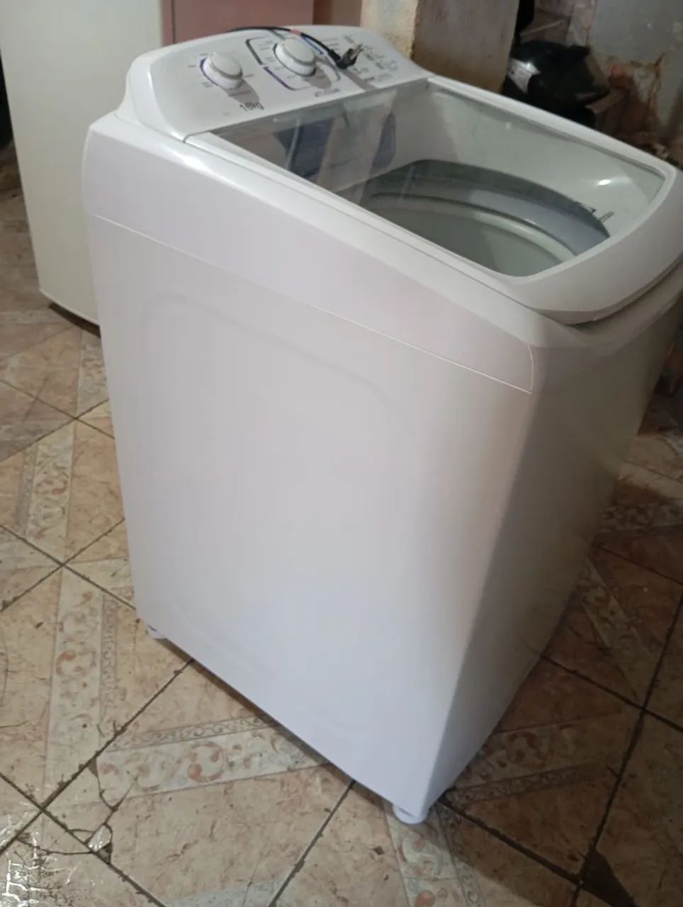 MÁQUINA DE LAVAR ELETROLUX 16KG SEMI NOVA ACEITO CARTÃO DOU GARANTIA FAÇO A ENTREGA  - Foto 5