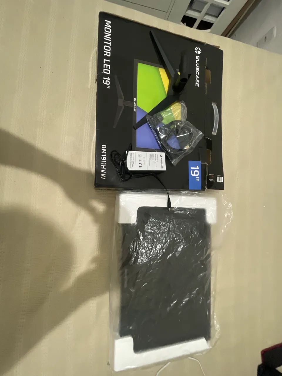 MONITOR LED 19? NOVA PRA VENDER COM CAIXA