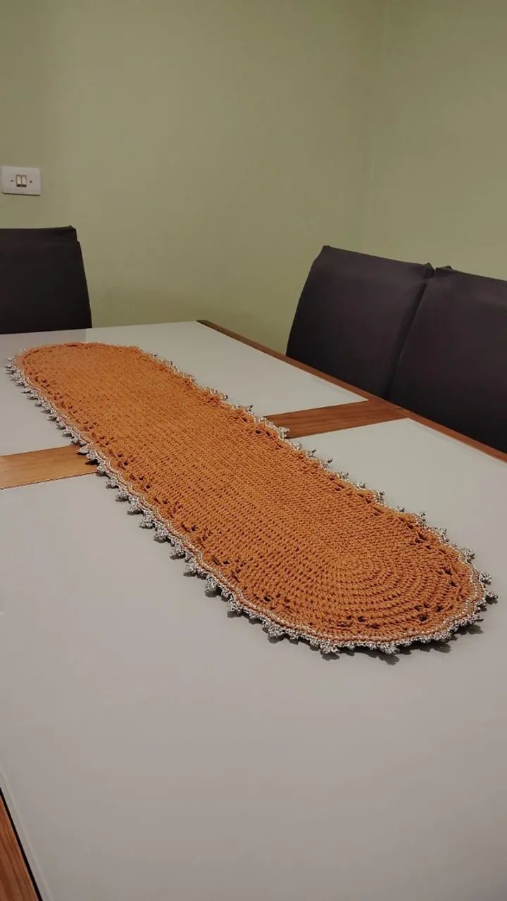 Toalha de Mesa Marrom de Crochê