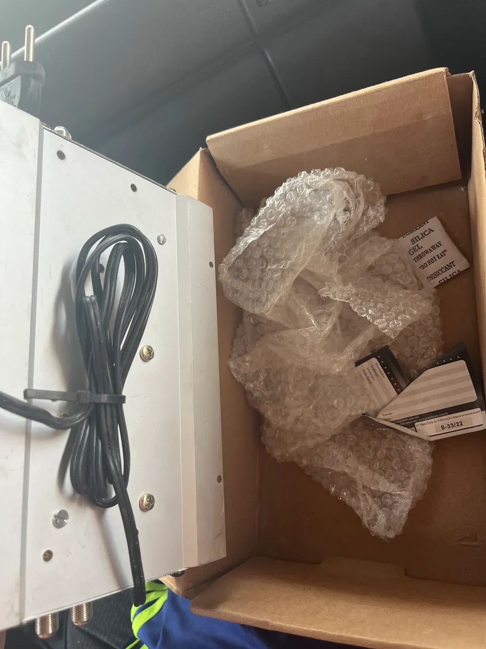 Este é um amplificador para sinais de TV VHF/UHF/CATV, modelo WCT860 da Eletrônica Wadt. - Foto 2