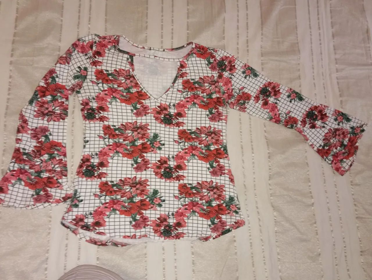 Desapego linda blusa floral manga comprida - Foto 2