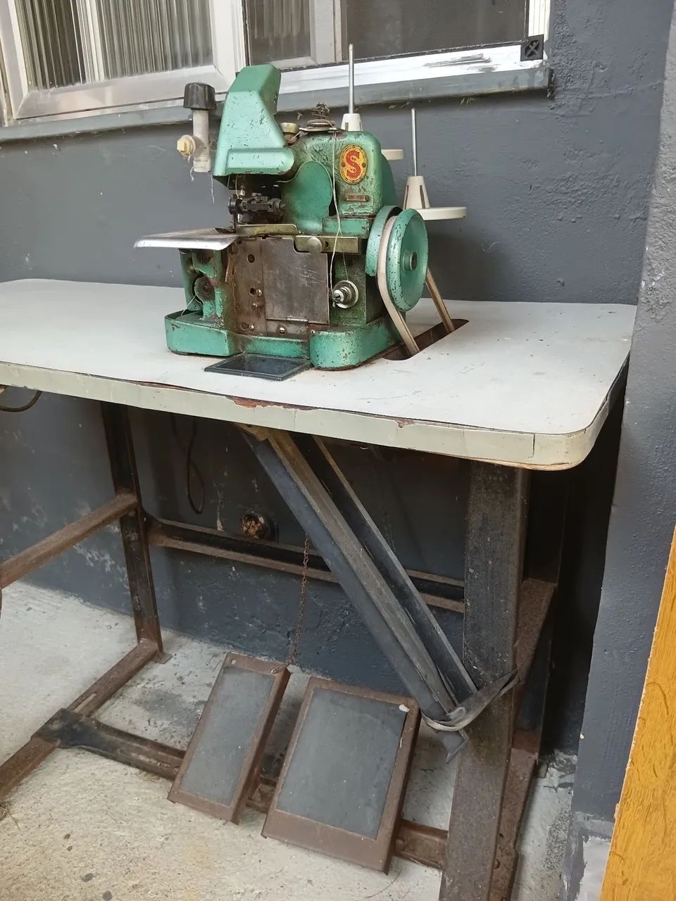 Máquina overloque com gabinete - Foto 3