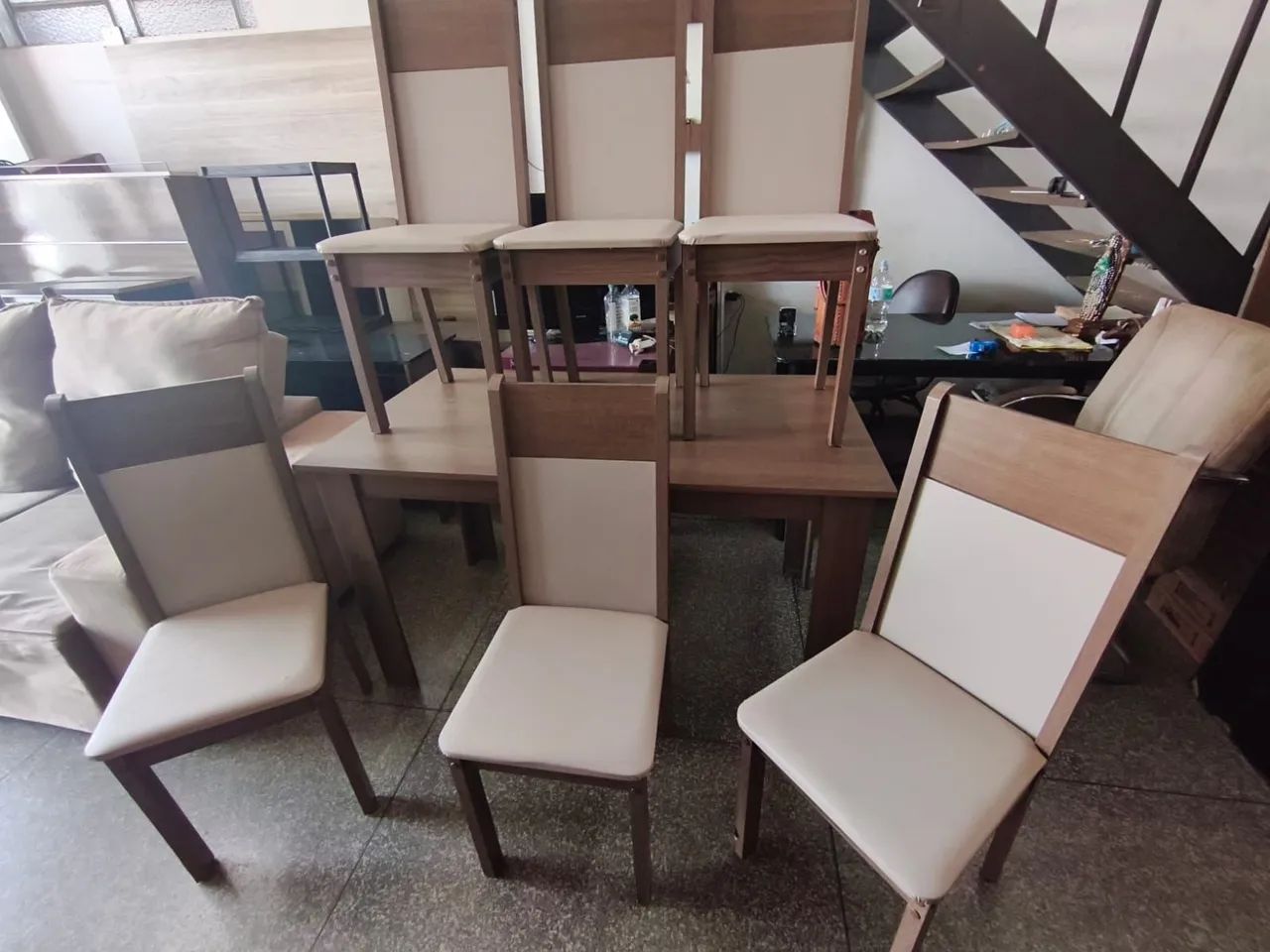 Mesa com 6 cadeiras bem conservada entrego aproveita * - Foto 2