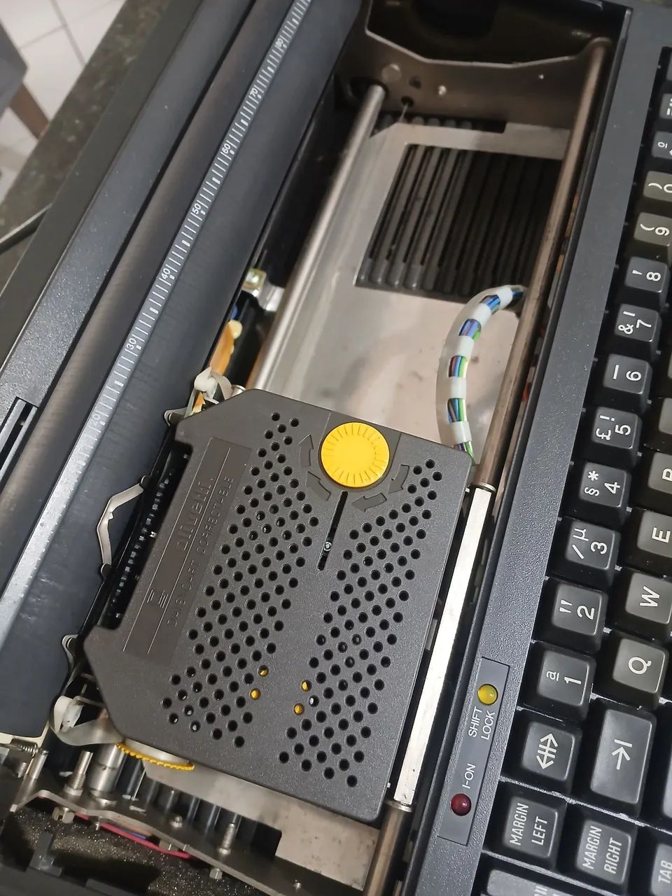 Maquina de escrever eletrica  - Foto 5