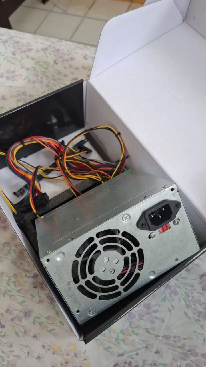 Fonte para PC 200watts usada - Foto 2