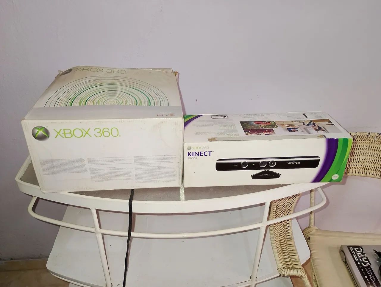 Xbox 360 com 2 controles e kinect.