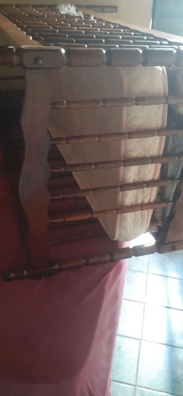 VENDO BERÇO DE MADEIRA COM COLCHÃO  - Foto 3