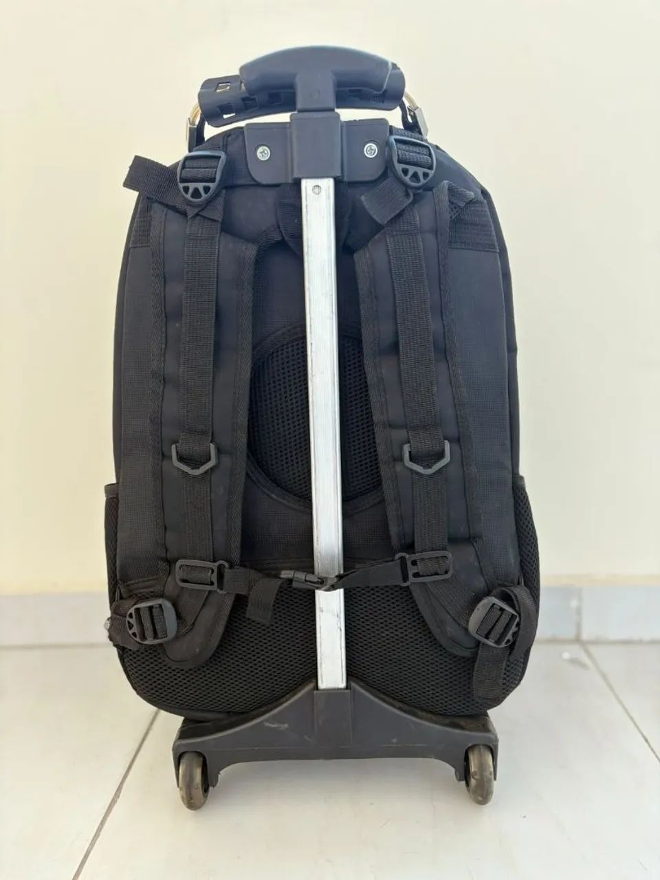 Mochila de rodinha seminova  - Foto 4