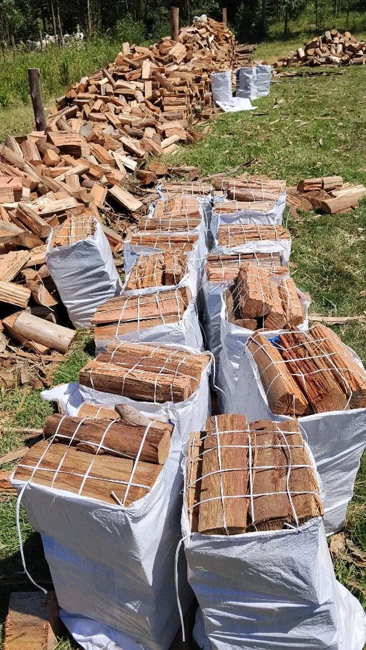 Lenha de Eucalipto Seca Rachada 30 cm Top