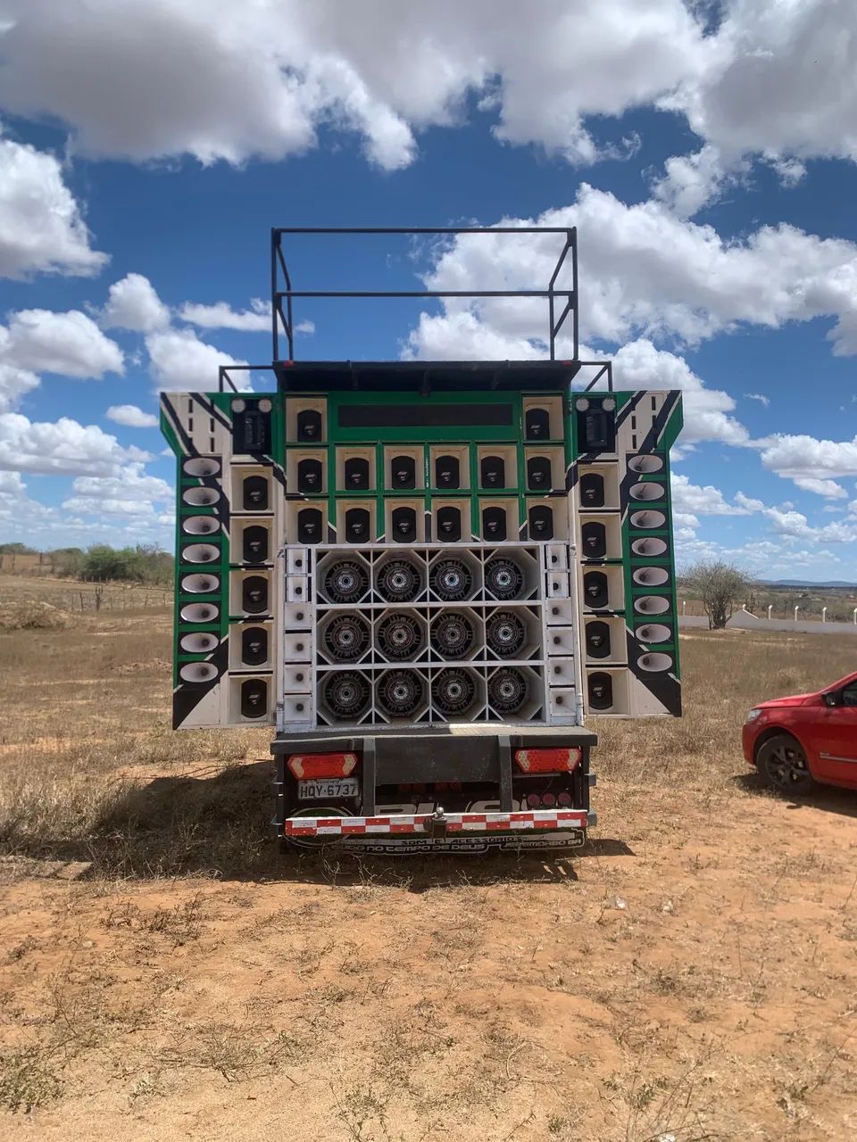 Paredão de som em cima de uma D40 - Foto 4