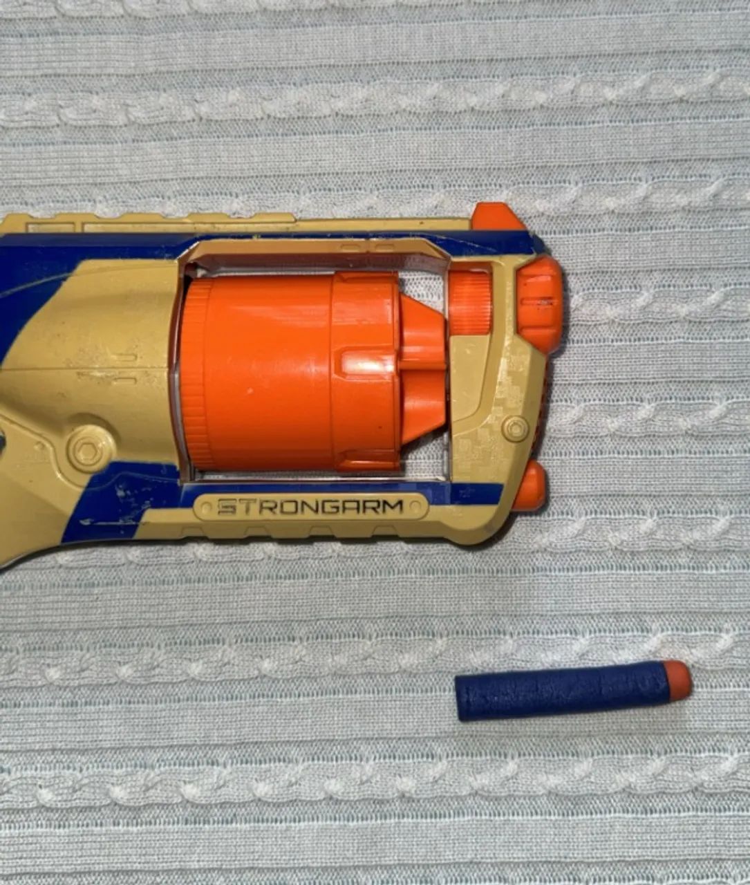 nerf da Strongarm com um dardo - Foto 3