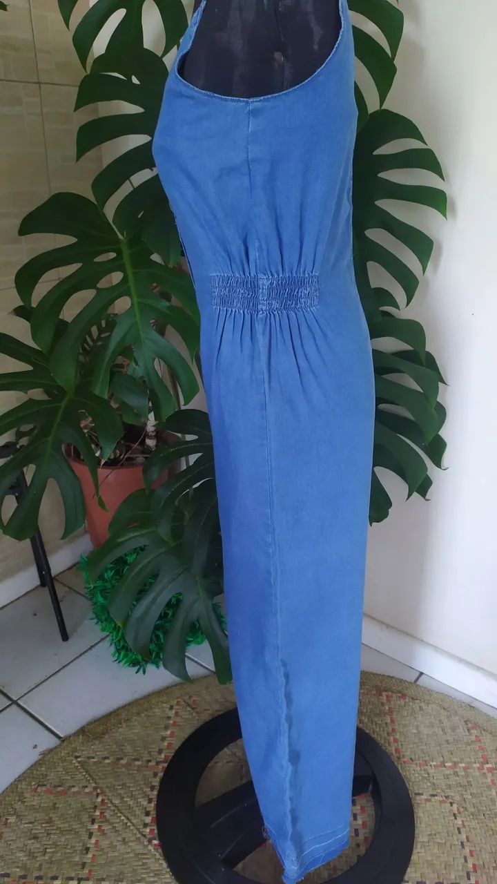 Macacão jeans elástico na cintura e alça ajustável  - Foto 2