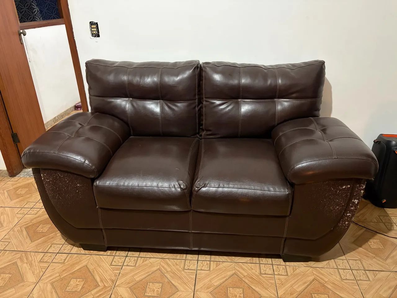 Conjunto 2 sofás de couro