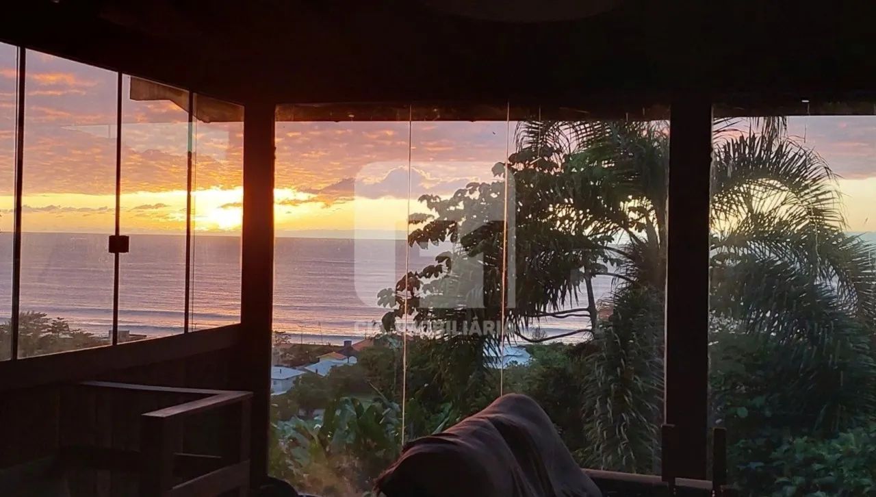 Casa de 3 dormitórios com vista na Armação - Foto 4