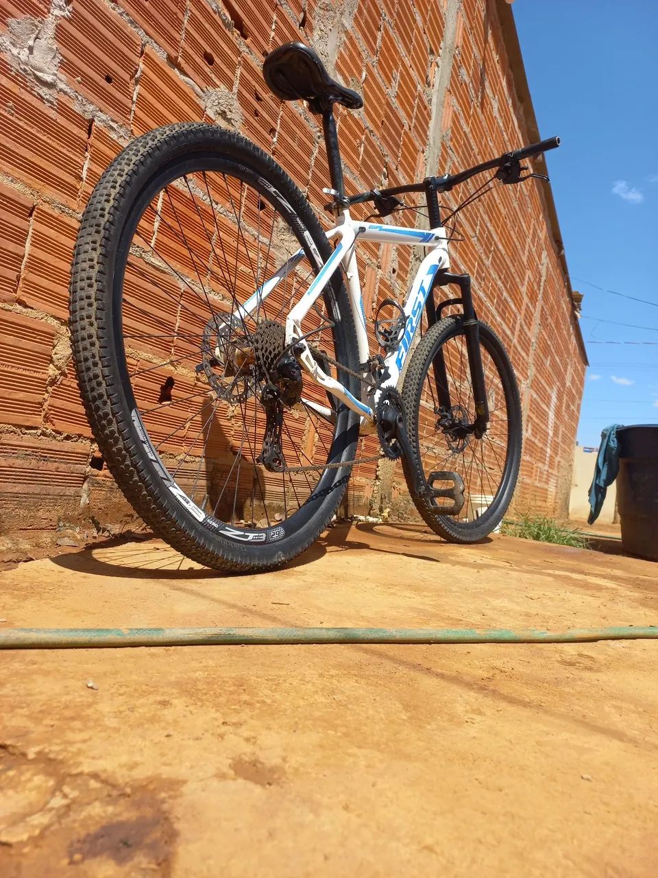 Bicicleta aro29 semi nova - Foto 2