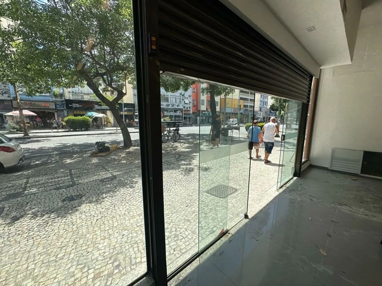 ALUGO LOJA COMERCIAL NA BOULEVARD 28 DE SETEMBRO COM 6 PAVIMENTOS- 650M²