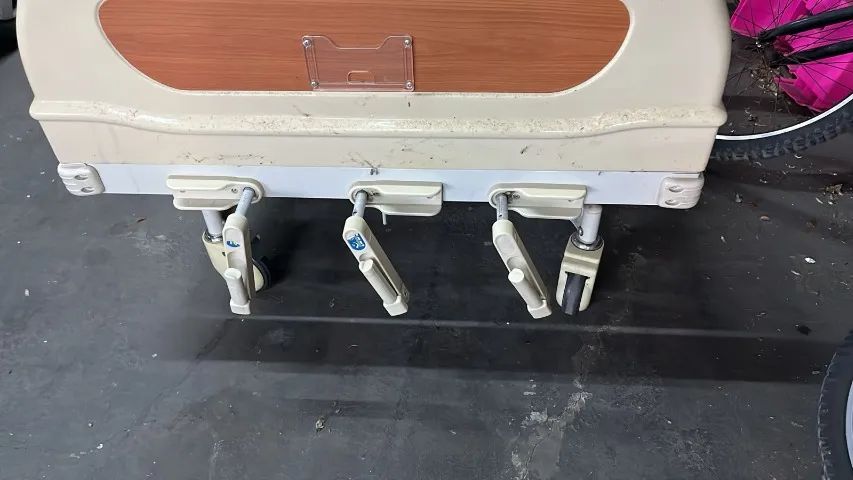 Cama Hospitalar Manual com 3 Manivelas - Foto 2