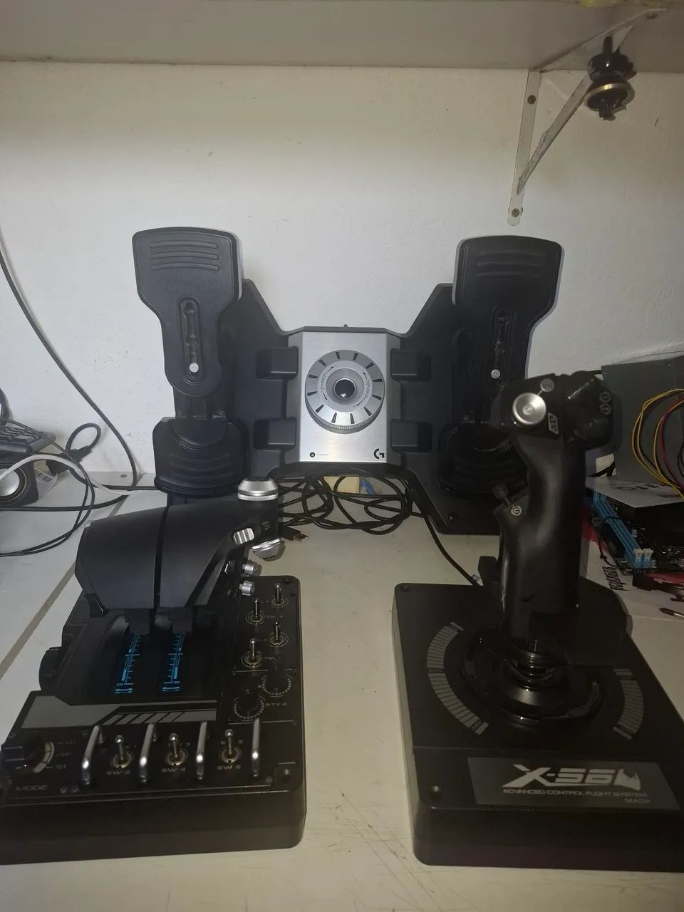 CONTROLE LOGITECH X56 COM PEDAIS  - Foto 4