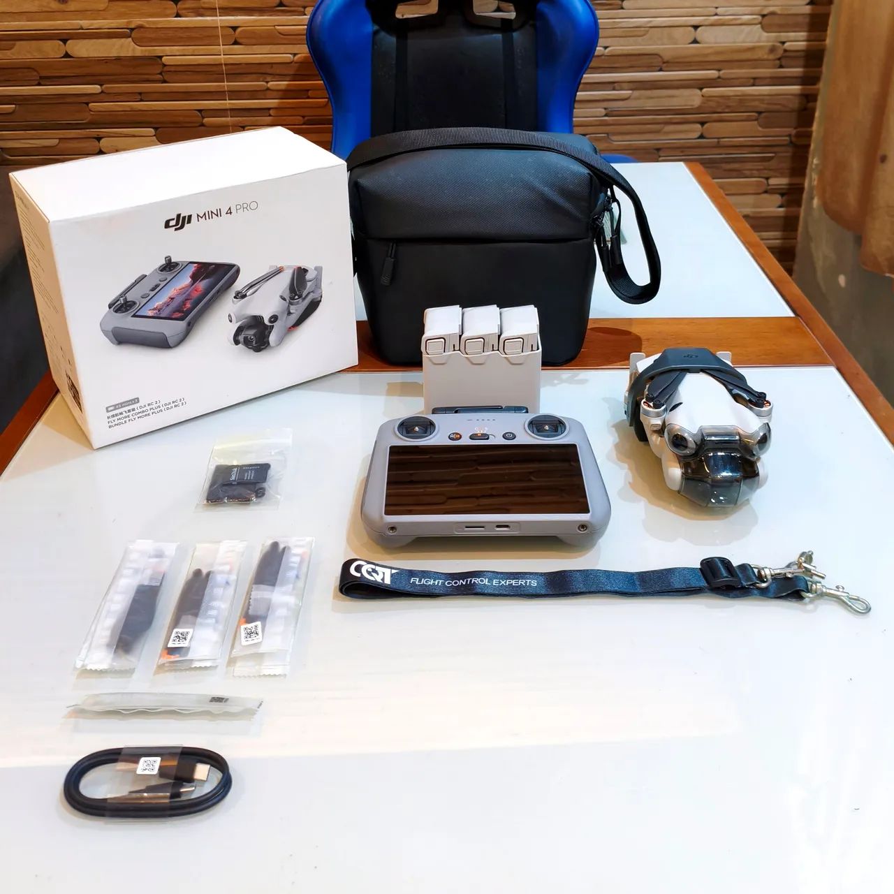 Drone DJI Mini 4 Pro Fly More combo Plus 