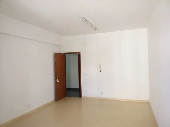SALA com Banheiro, Raja Gabaglia